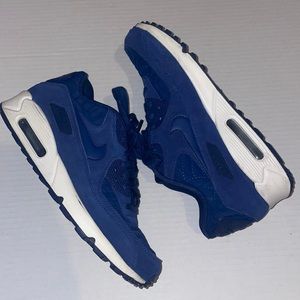 Women’s Nike Airmax 90 size 9